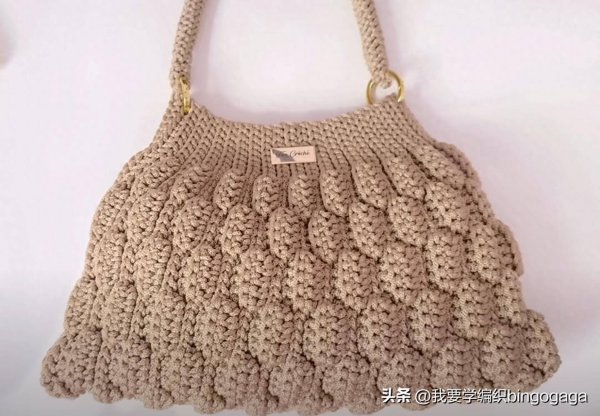 自豪钩出一款好意思瞻念的包包，泡泡纹手拎包教程，节略易学先锋大方